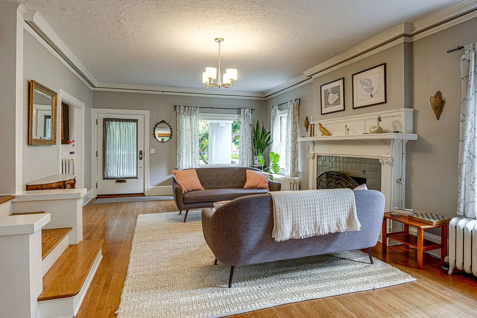 5 bed, 2.0 bath, 2604 sqft, $4,210 — Photo 4