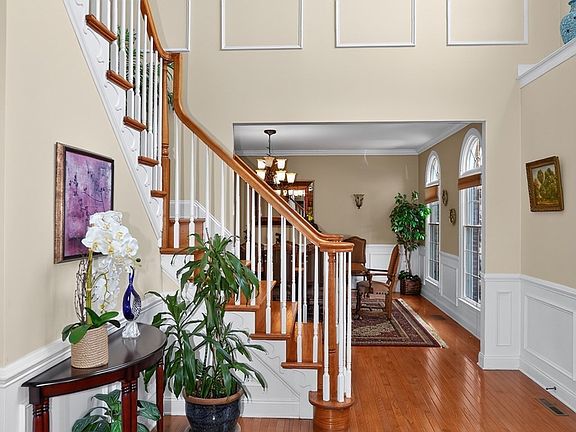 2nd image of 18 Valley View Dr