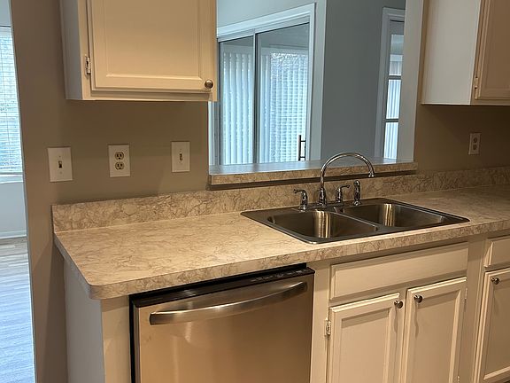 3rd image of 55 Arbor End SE