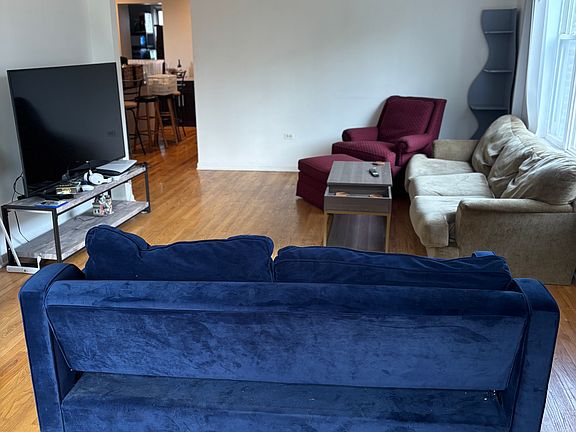 2nd image of 1149 N Hoyne Ave APT 2