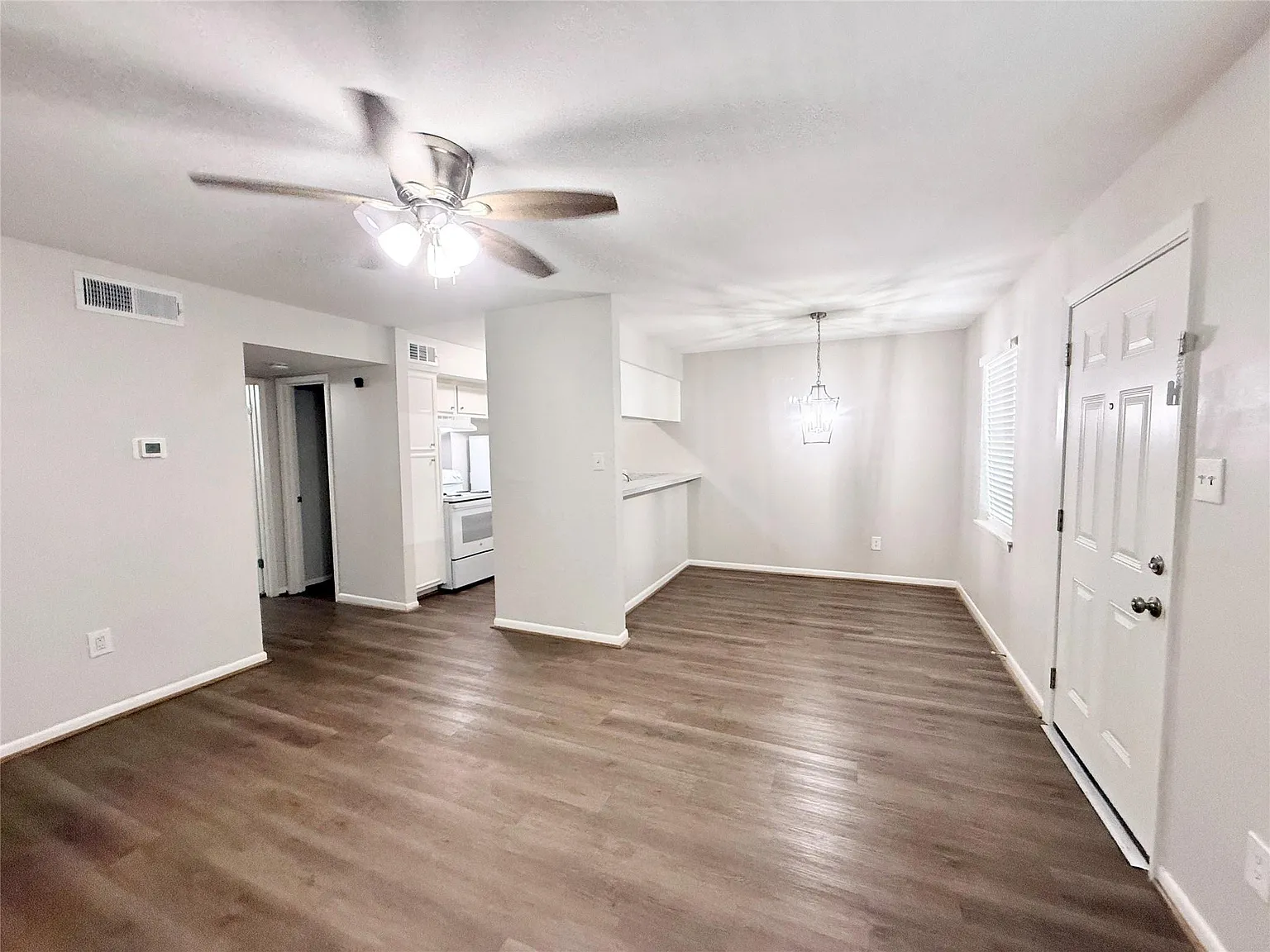 1 bed, 1.0 bath, $725 — Photo 3