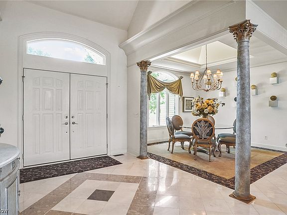 5th image of 325 Lake Pointe Dr