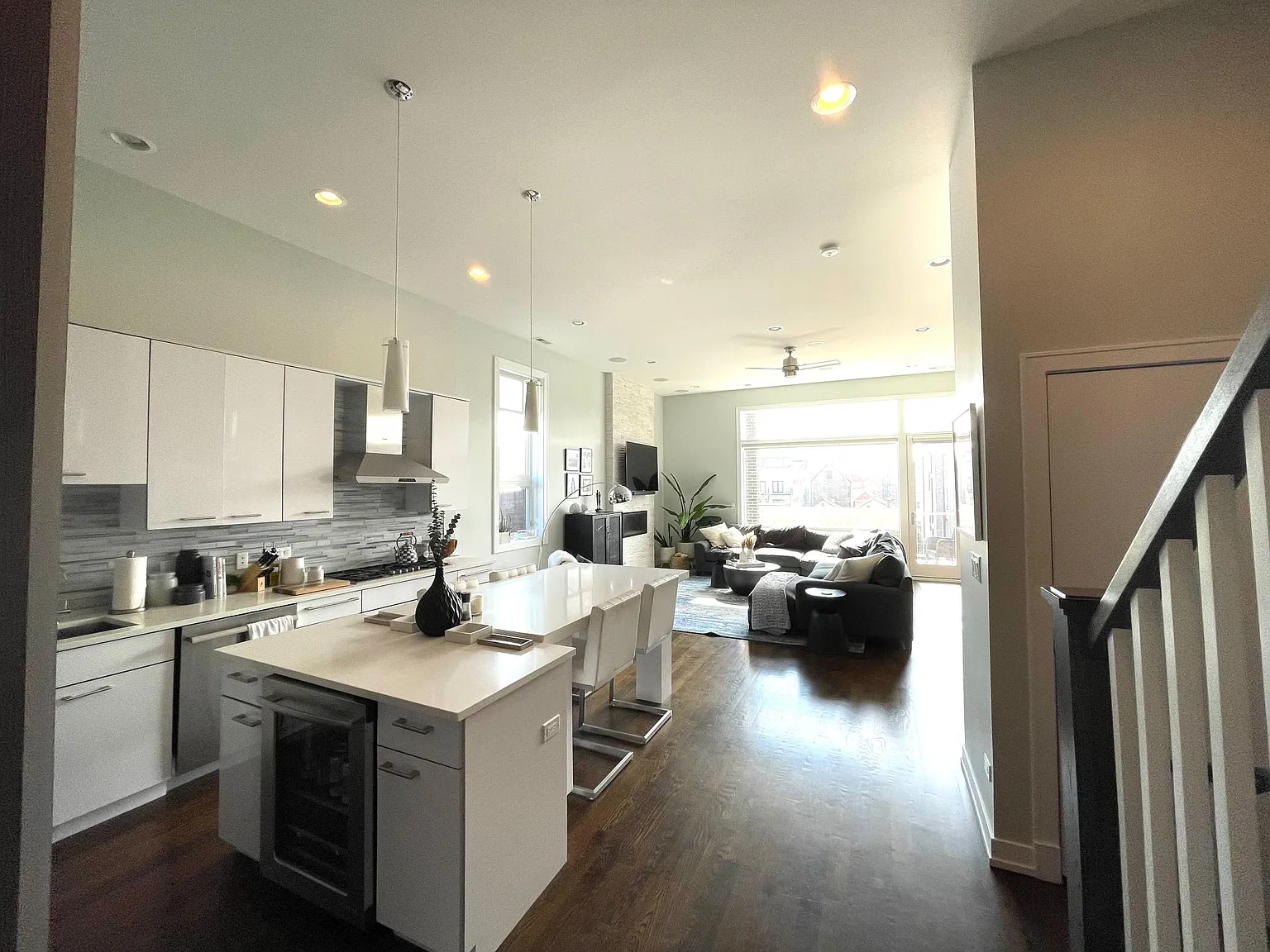 1534 W Walton St — Photo 3