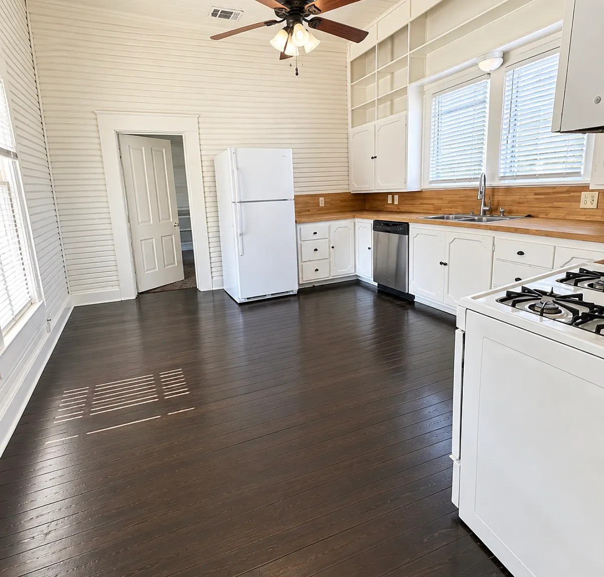 3 bed, 2028 sqft, $1,750 — Photo 3