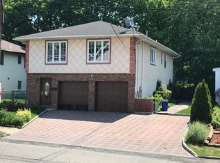 2050 Hoefleys Ln, Fort Lee, NJ 07024