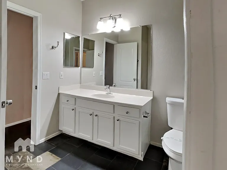 12206 W Lincoln St — Photo 24
