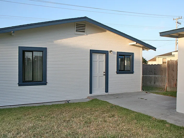 10860 Seymour St — Photo 10