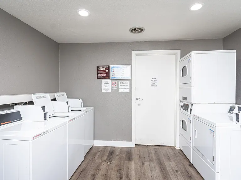 Gold Creek Apartments — Photo 16