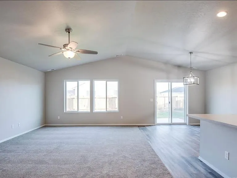 900 SW Miner St — Photo 5