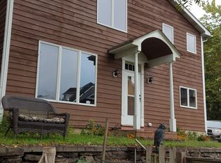 11 Honeysuckle Ln, Milford, NJ 08848