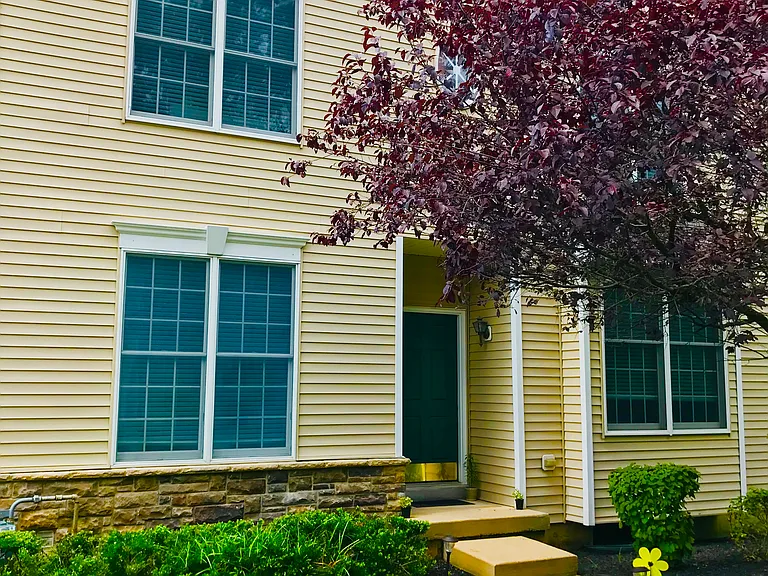 22 Nestlewood Way — Photo 2