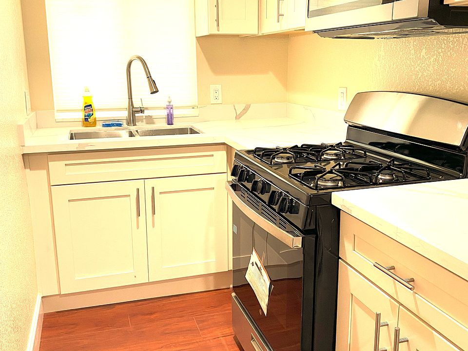 1st image of 2961 43rd St