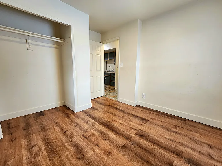 520 W 11th St #4 — Photo 5