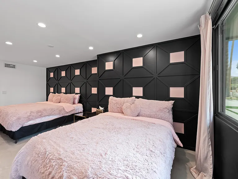 850 E Sierra Way — Photo 16