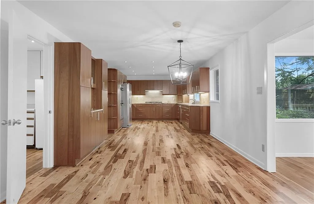 4 bed, 3.0 bath, 2995 sqft, $3,350 — Photo 4
