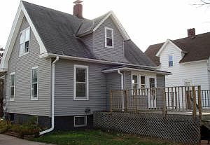 3rd image of 839 E 1st St