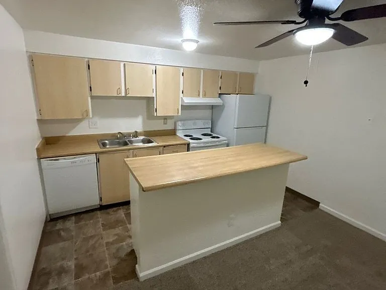 The Firs Apartments — Photo 6