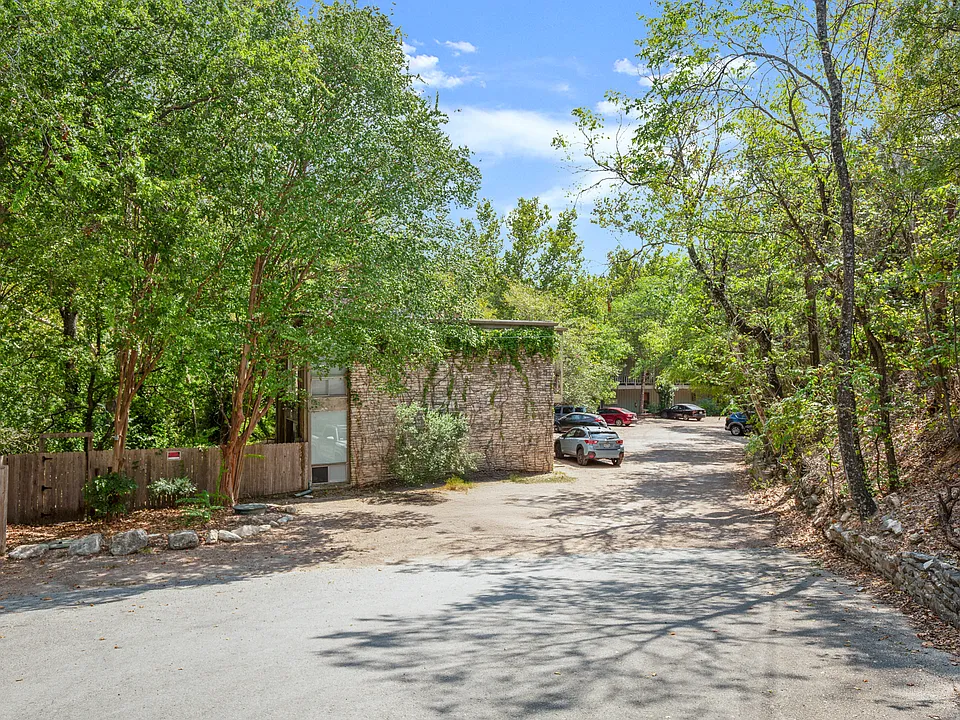 1801 Westlake Dr Apartments