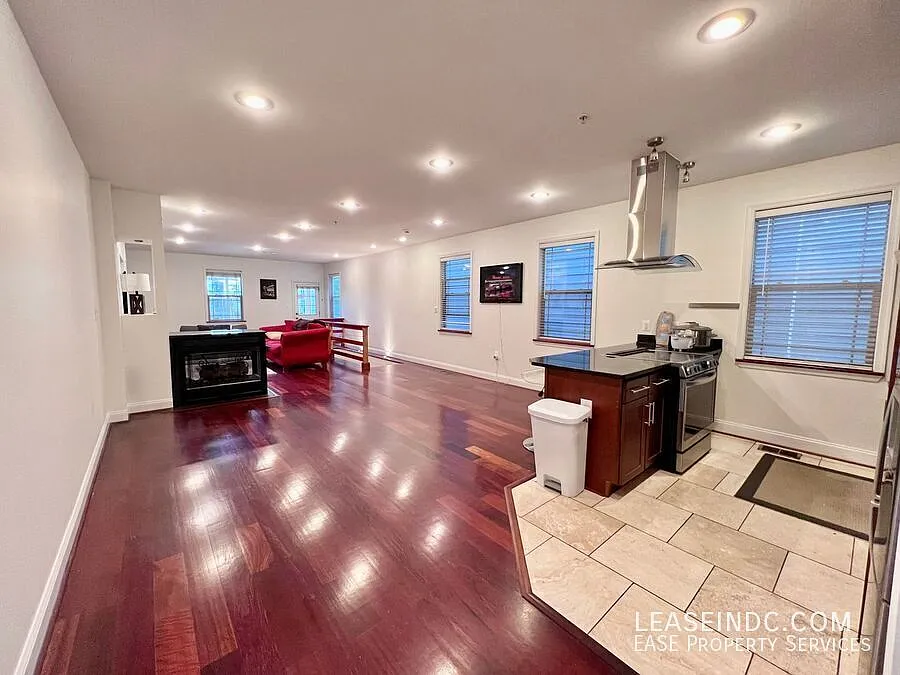 Building Photo - 3573 Warder St NW #4
