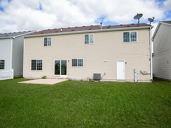 4th image of 1590 Victoria Park Cir