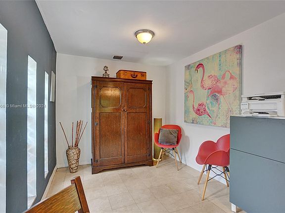 5th image of 1112 NE 8th St
