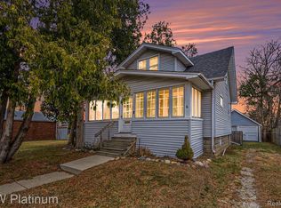 25886 Hoffmeyer St, Roseville, MI 48066