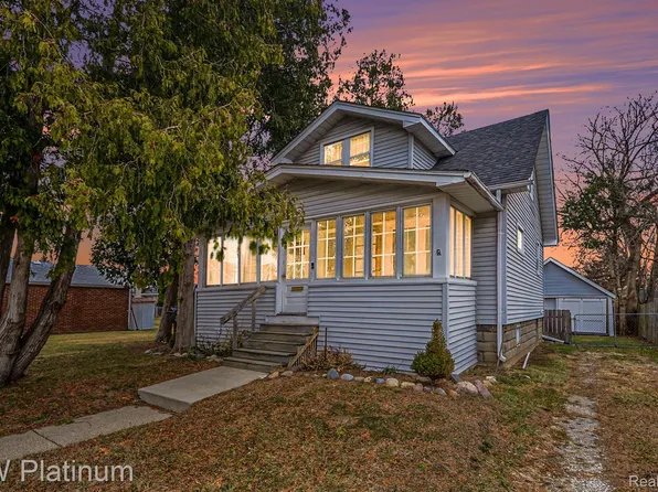 25886 Hoffmeyer St, Roseville, MI 48066