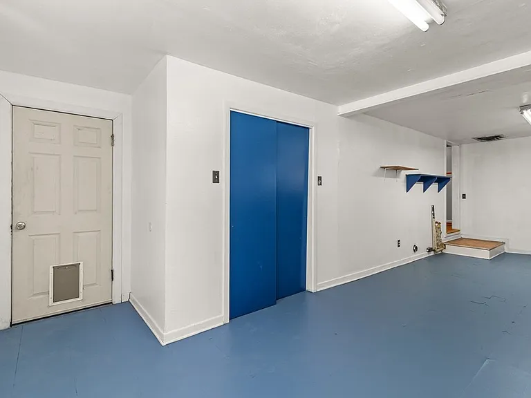 704 S Avenue C — Photo 25
