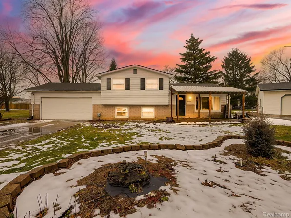 1420 Roxford Ave, Waterford, MI 48328