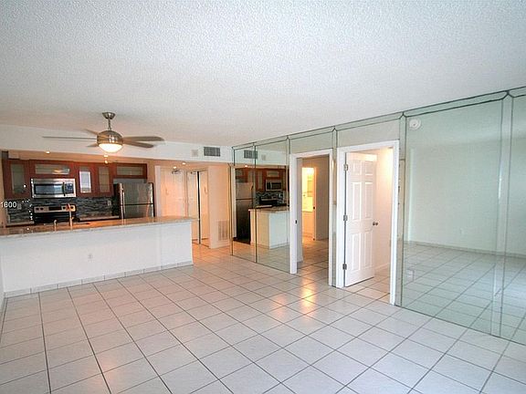 5th image of 401 Ocean Dr APT 525