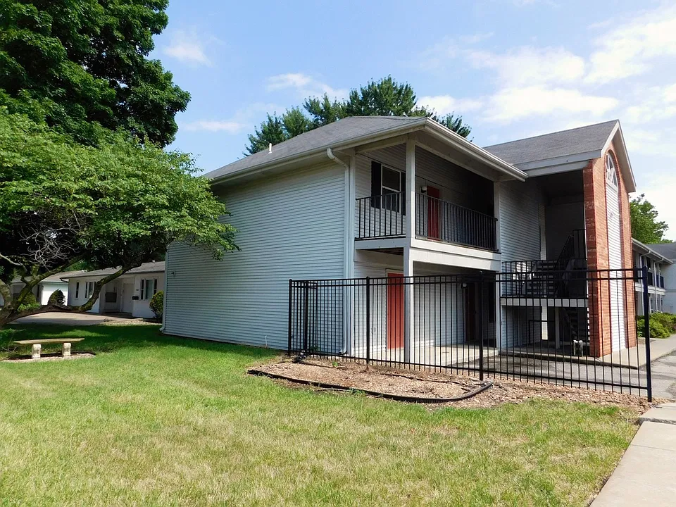 1900 Naismith Dr