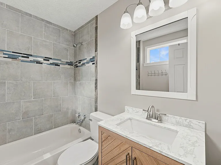 902 Warren Ave — Photo 14