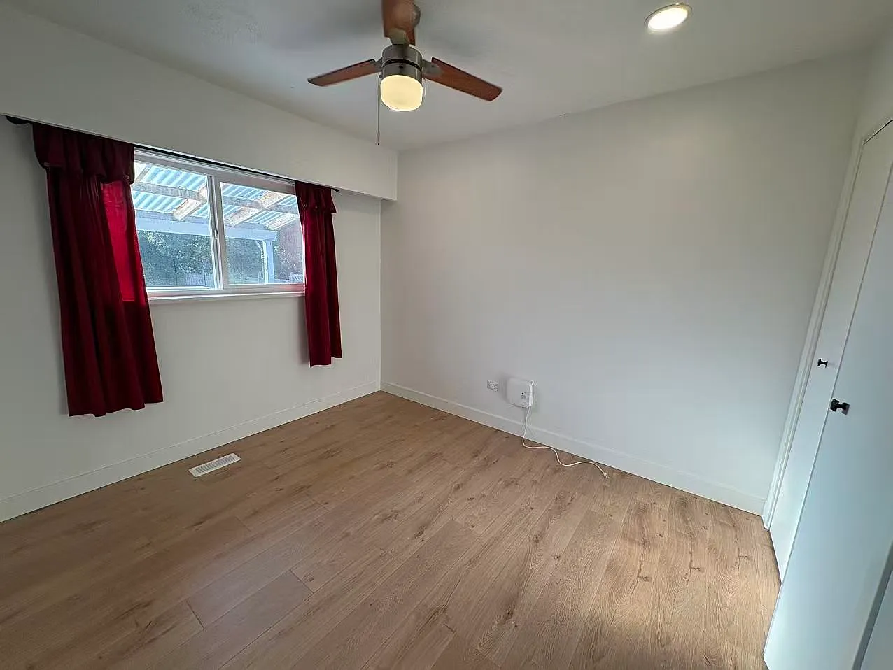 3 bed, 1200 sqft, $3,000 — Photo 3