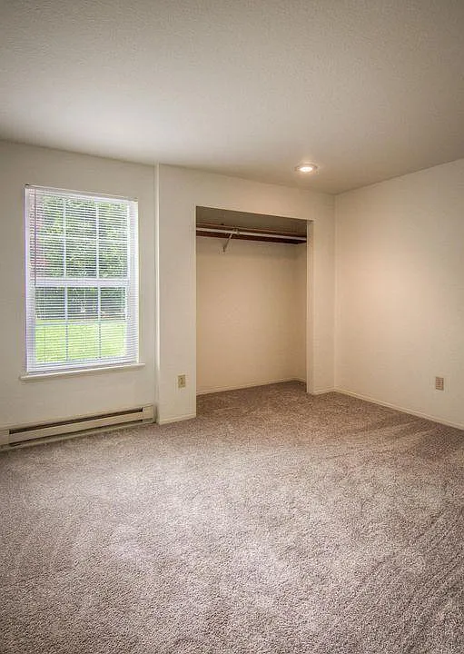 Nice new carpet in Bedroom