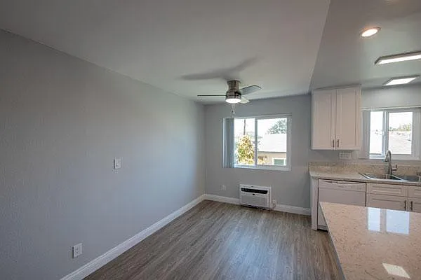 Palomar Gardens Apartments — Photo 13