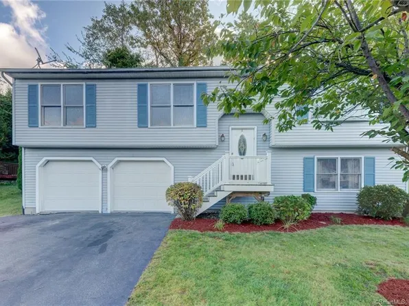 41 Westport Drive, Waterbury, CT 06706
