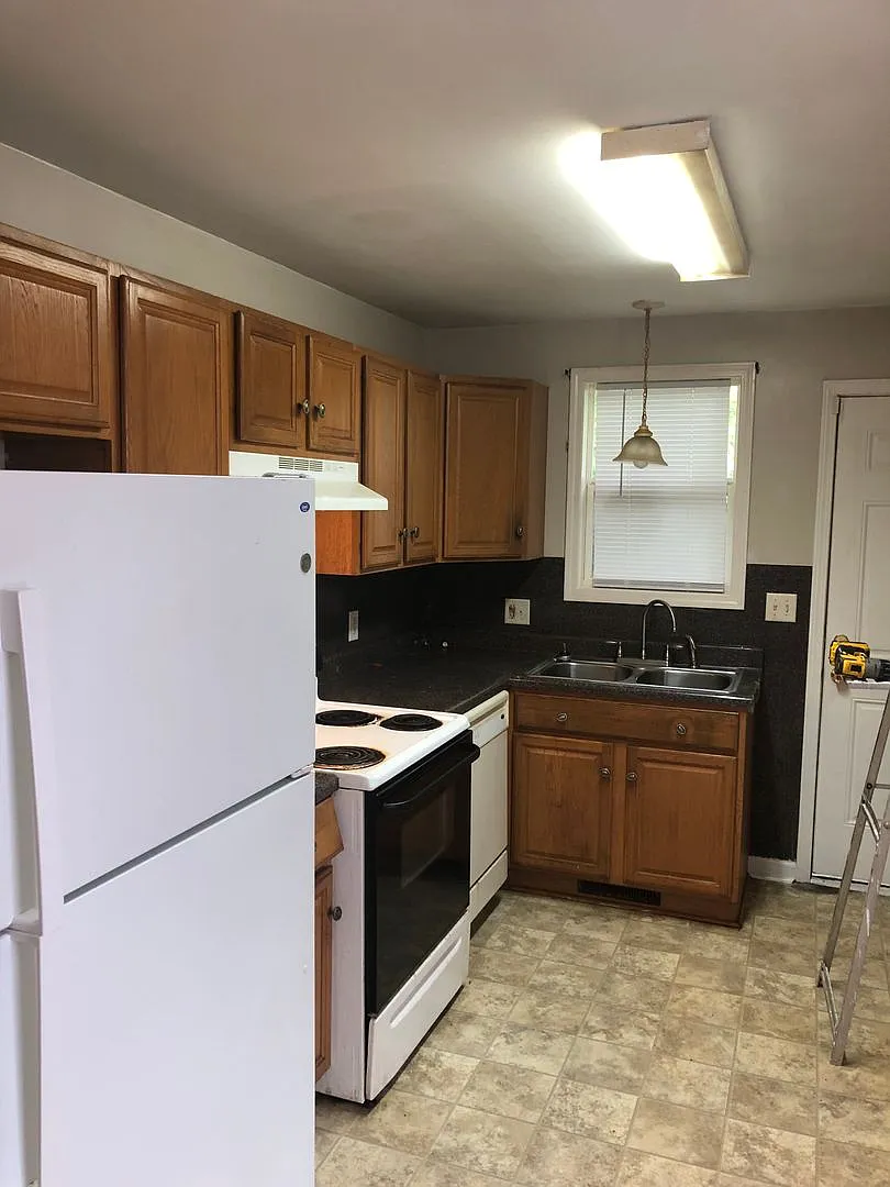 803 Dixon Avenue — Photo 2