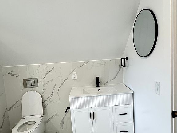 5th image of 2332 Barnes Ave #3
