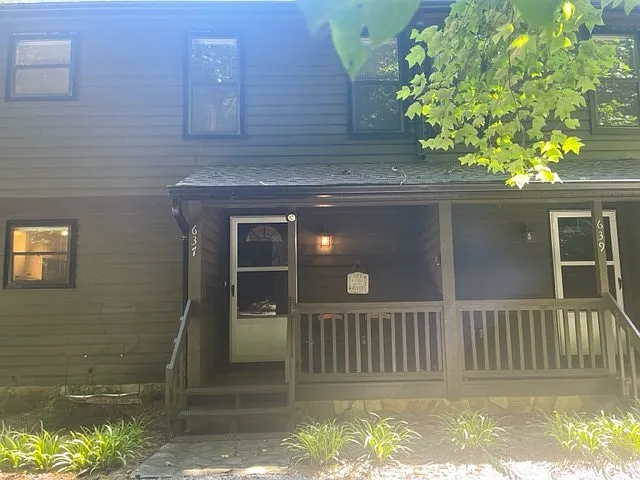 637 Riverside Dr E — Photo 16
