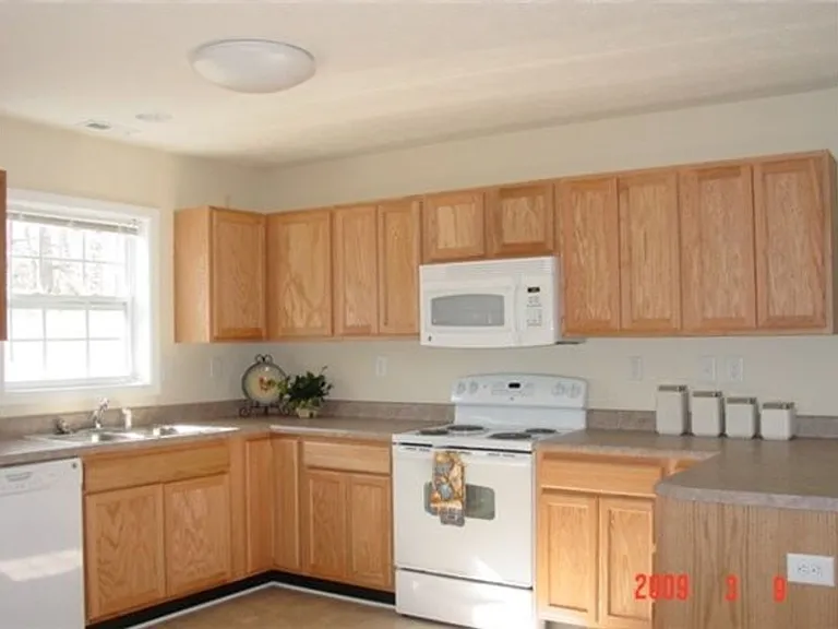 106 Stadiem Dr — Photo 4