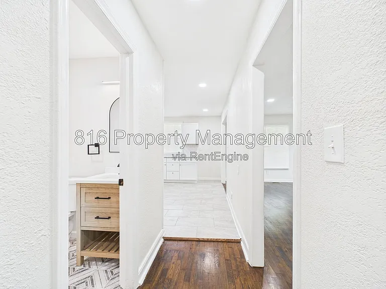 8404 E 47th Ter — Photo 22