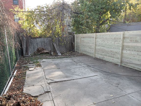 4th image of 144 Woodbine St
