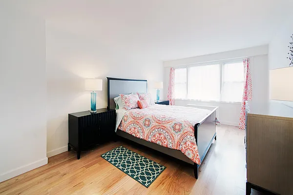 Sold by R New York | media 20