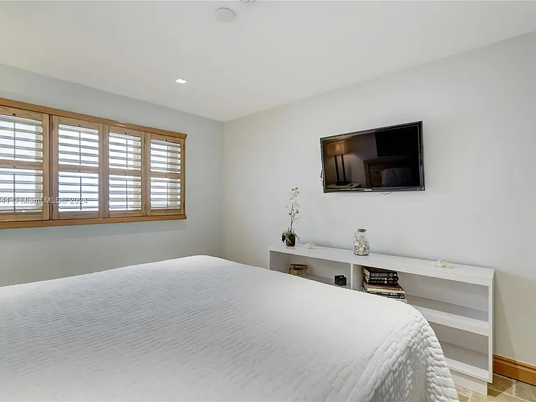 309 Oak St — Photo 42
