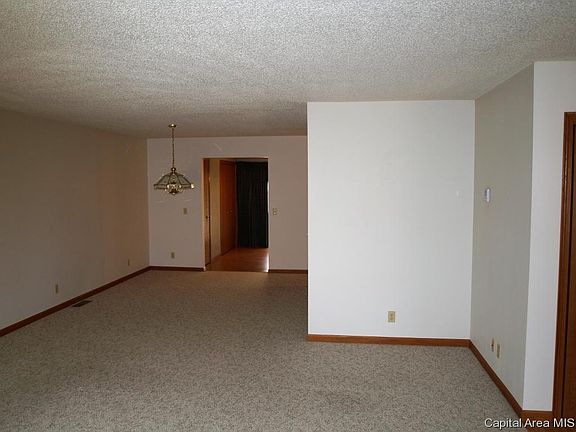 5th image of 1058 Pinetree Ln