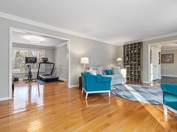 5th image of 30 Regent Ln