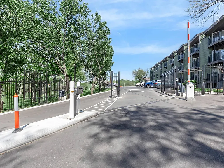 Sunrise Apartments — Photo 62