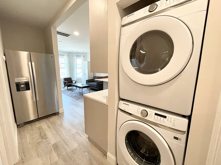 23 Newport St #2R — Photo 12