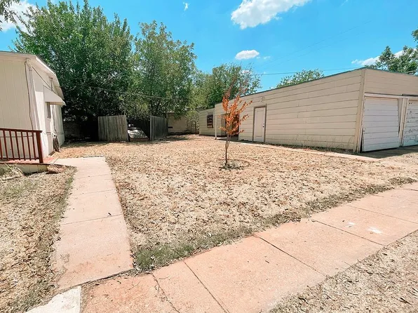 210 W Wharton Ave, Electra, TX 76360