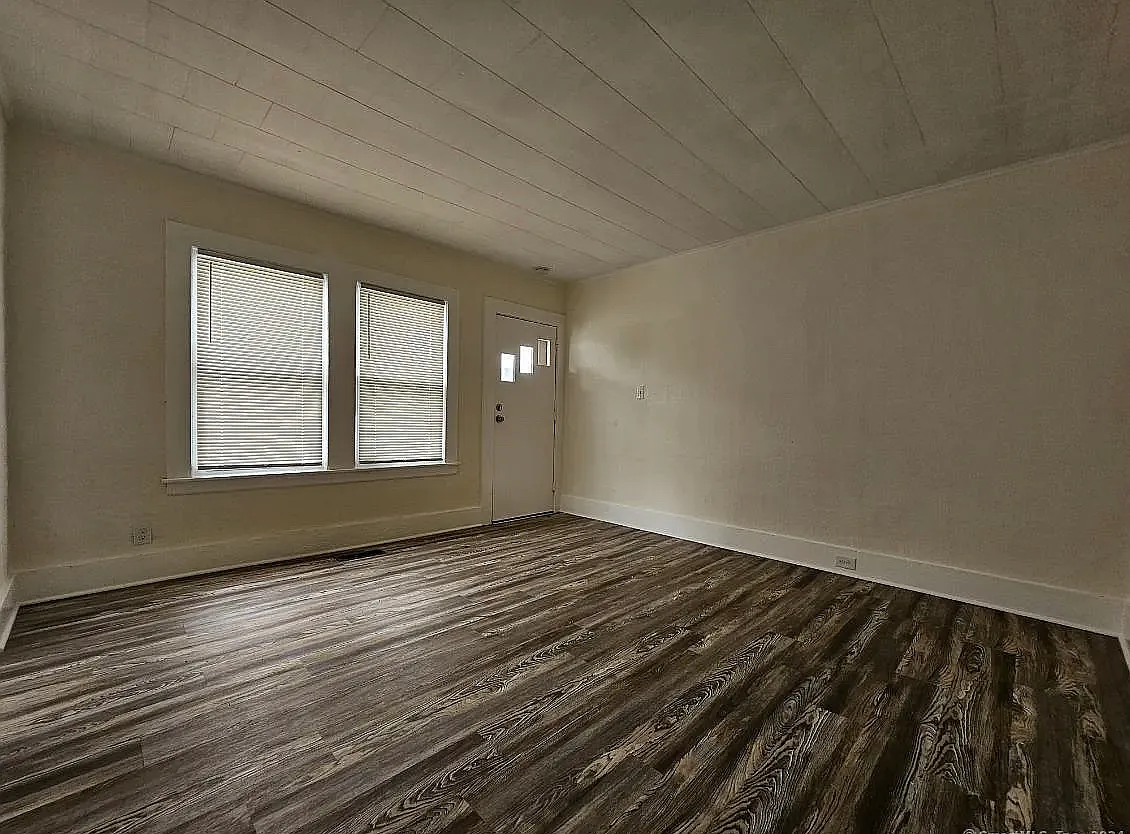 81 West St — Photo 4